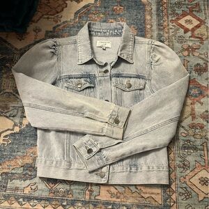💙 Twelve by Twelve Light Wash Cropped Denim Jacket M
